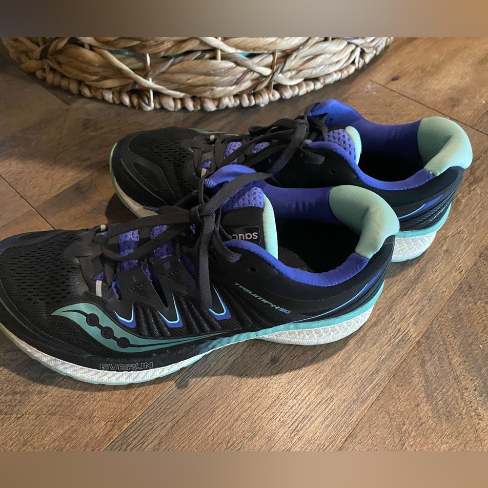 Women’s Saucony Triumph Running Shoes size 8.5 Black purple aqua